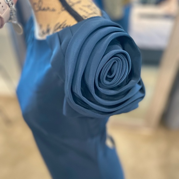 ABS rose sleeved dress - Picture 3 of 15